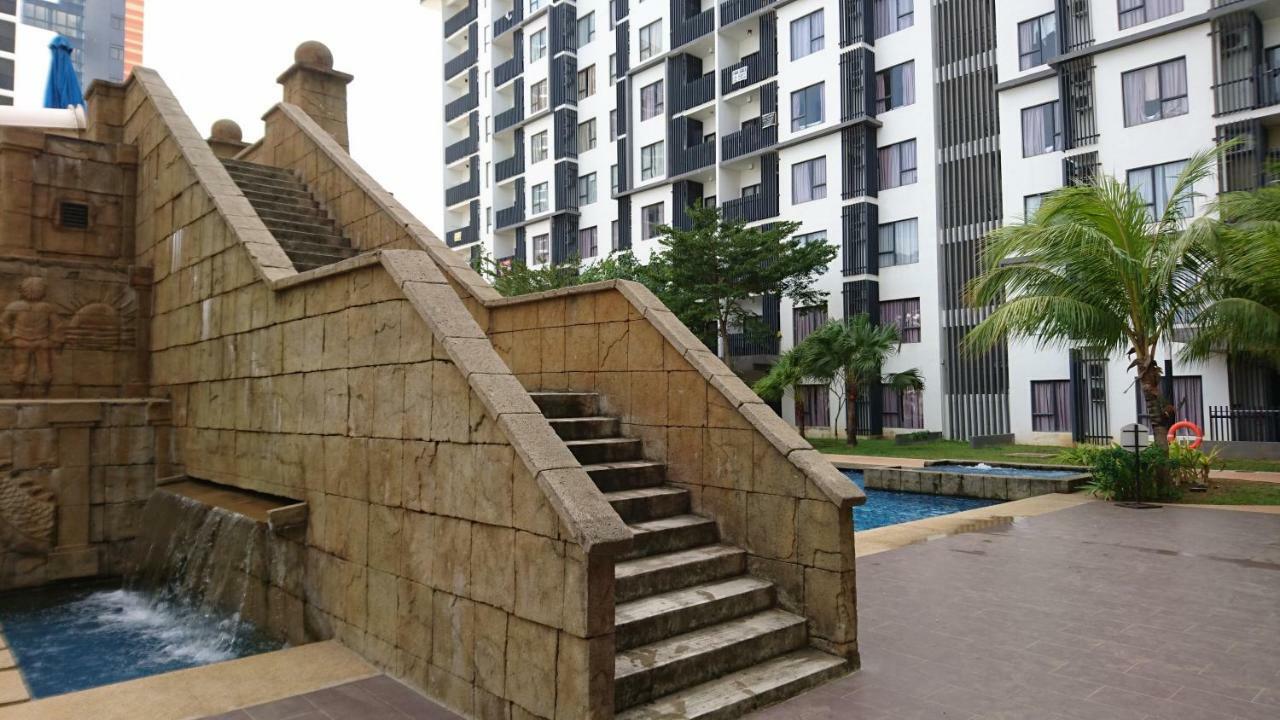Cozy Swiss Garden Beach Resort Residence Kampung Sungai Karang Kültér fotó