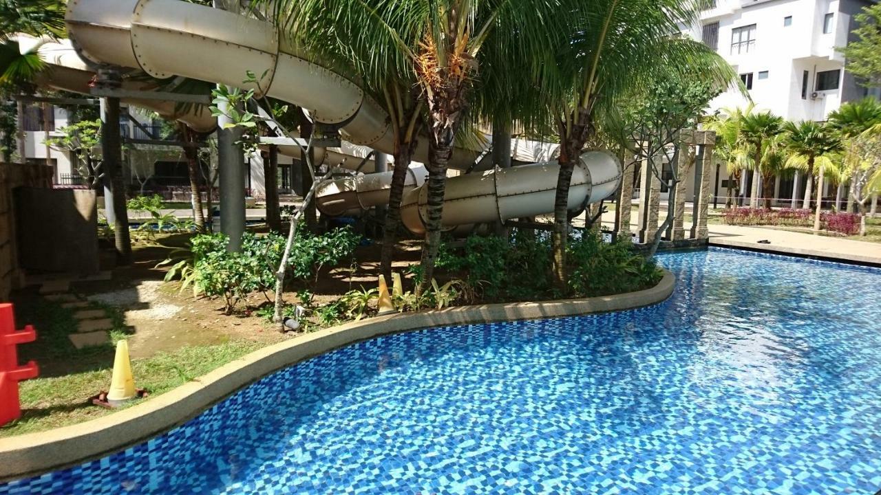 Cozy Swiss Garden Beach Resort Residence Kampung Sungai Karang Kültér fotó