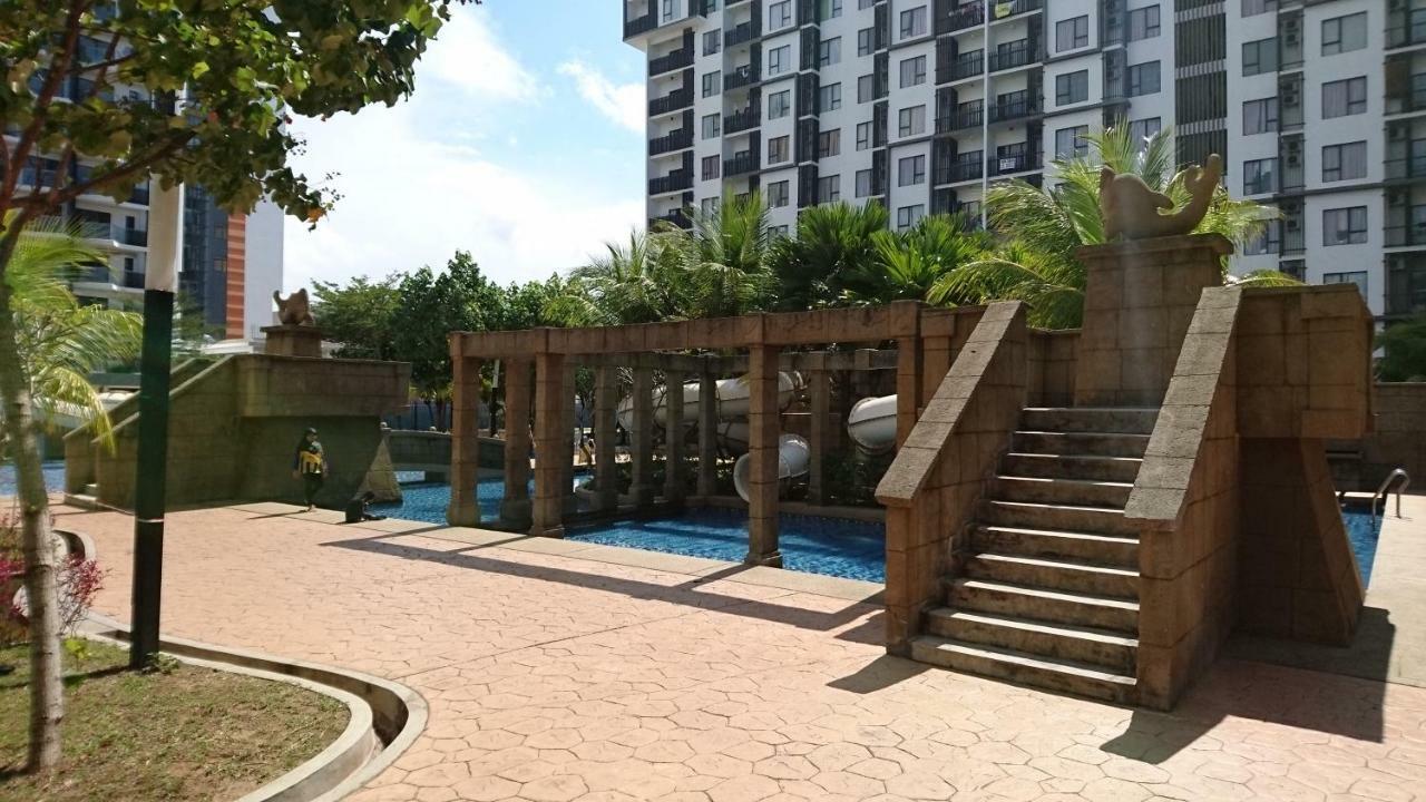 Cozy Swiss Garden Beach Resort Residence Kampung Sungai Karang Kültér fotó