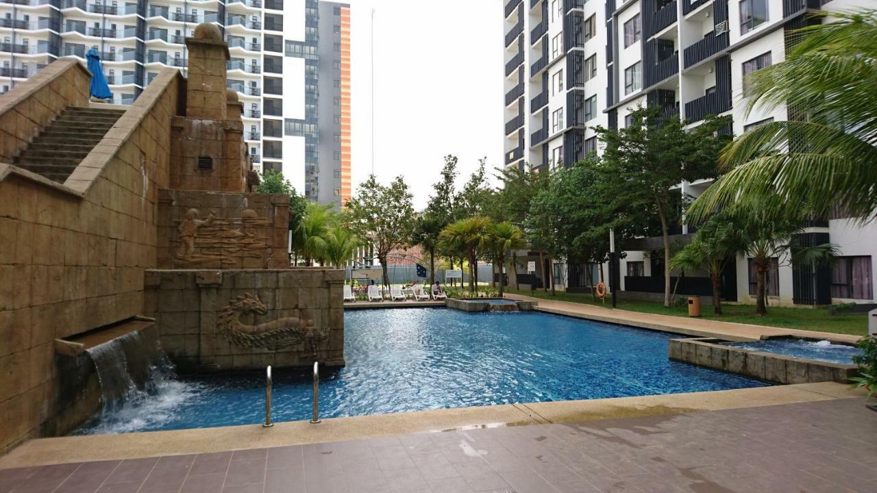 Cozy Swiss Garden Beach Resort Residence Kampung Sungai Karang Kültér fotó