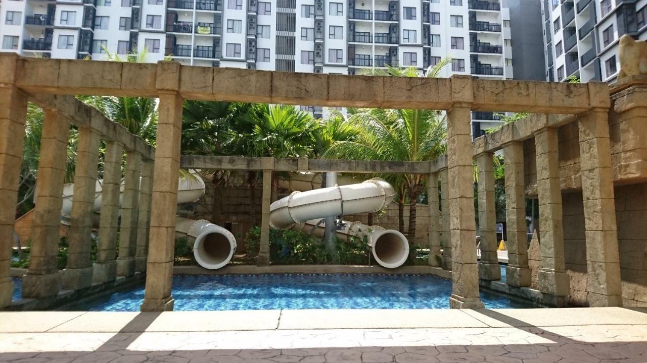 Cozy Swiss Garden Beach Resort Residence Kampung Sungai Karang Kültér fotó