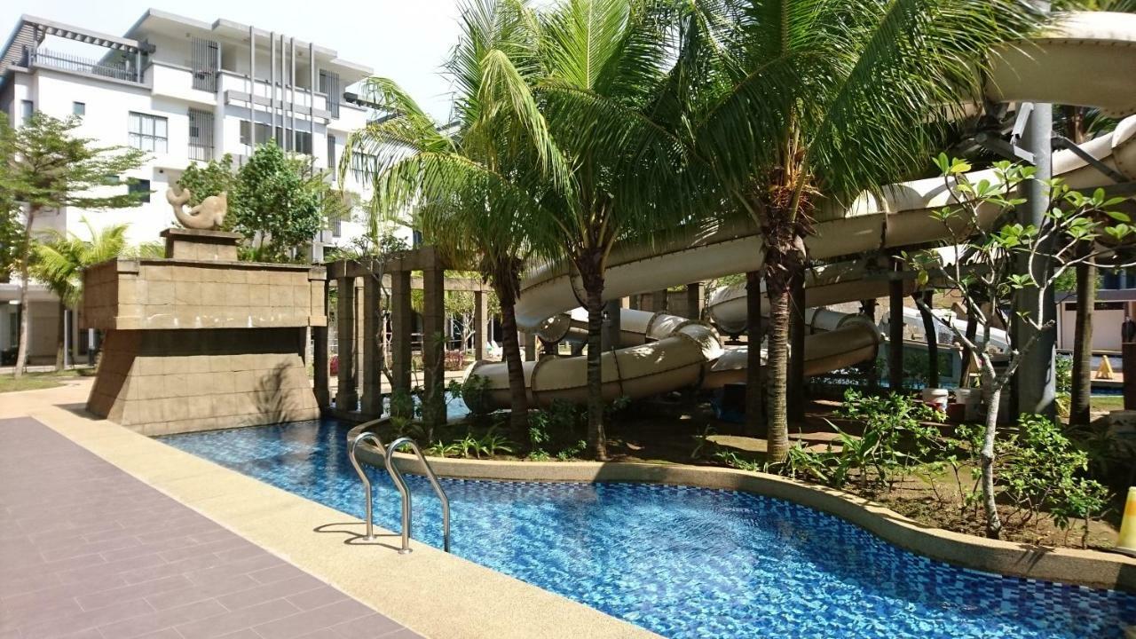 Cozy Swiss Garden Beach Resort Residence Kampung Sungai Karang Kültér fotó