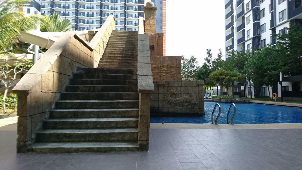 Cozy Swiss Garden Beach Resort Residence Kampung Sungai Karang Kültér fotó