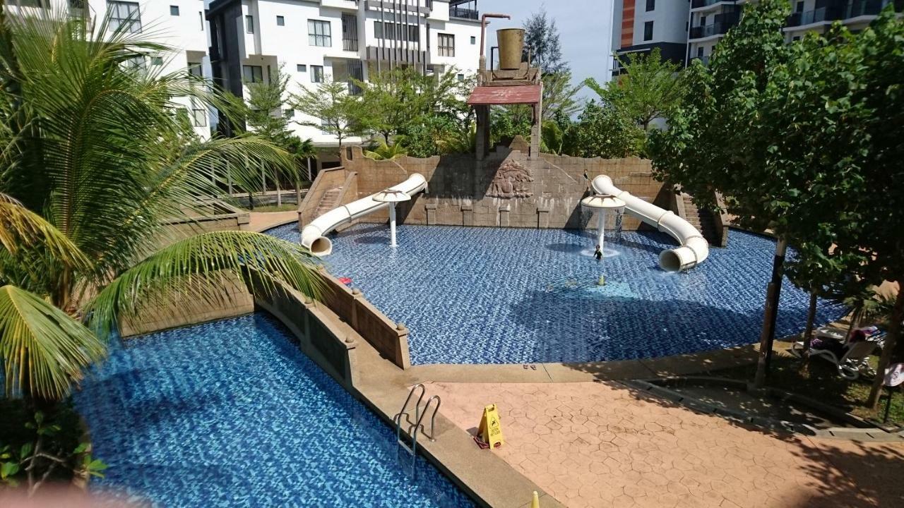 Cozy Swiss Garden Beach Resort Residence Kampung Sungai Karang Kültér fotó