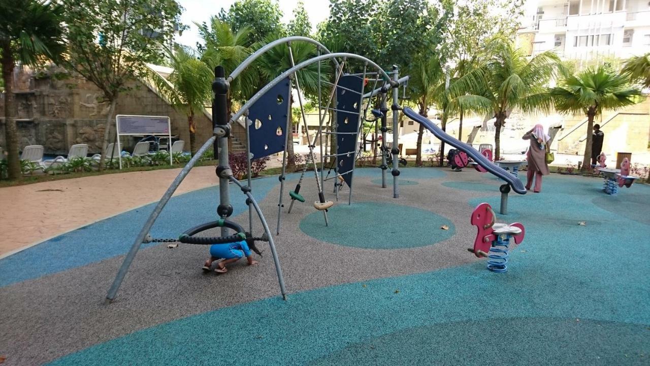 Cozy Swiss Garden Beach Resort Residence Kampung Sungai Karang Kültér fotó