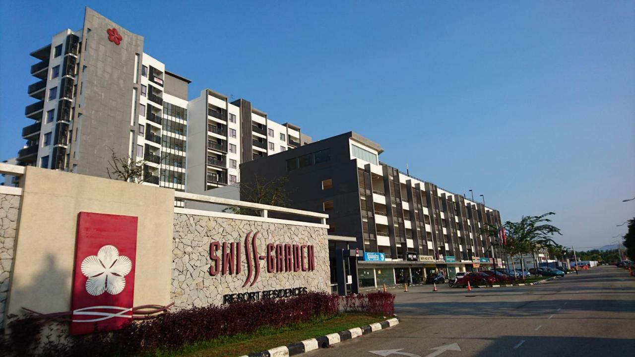 Cozy Swiss Garden Beach Resort Residence Kampung Sungai Karang Kültér fotó