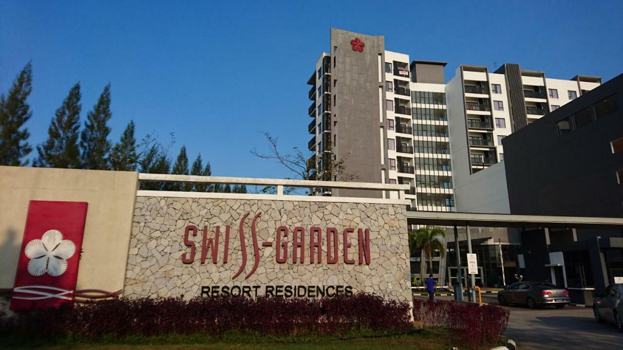 Cozy Swiss Garden Beach Resort Residence Kampung Sungai Karang Kültér fotó